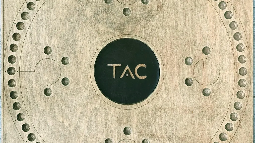 TAC-Brett von oben zu Beginn einer Partie